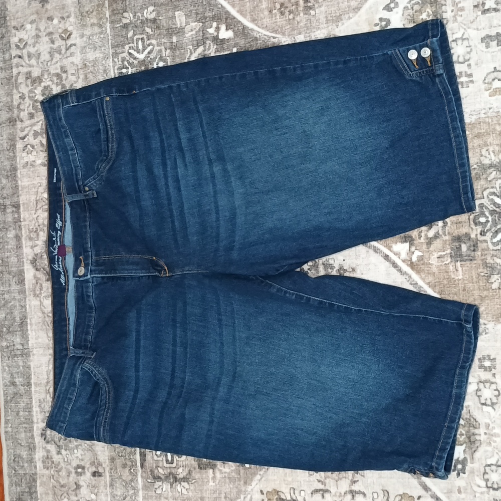 Gloria Vanderbilt All-Around Slimming Effect Plus Size Zip-Front Capri jeans